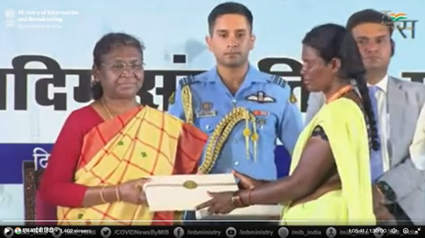 Ankamma receives gift from President Screenshot png 202306 India Multiple Survivors meet Indian President Approved for Full Use