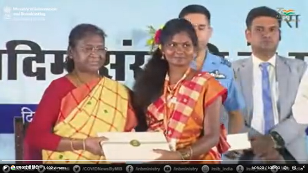 Pachaiyammal receives gift from President Screenshot png 202306 India Multiple Survivors meet Indian President Approved for Full Use