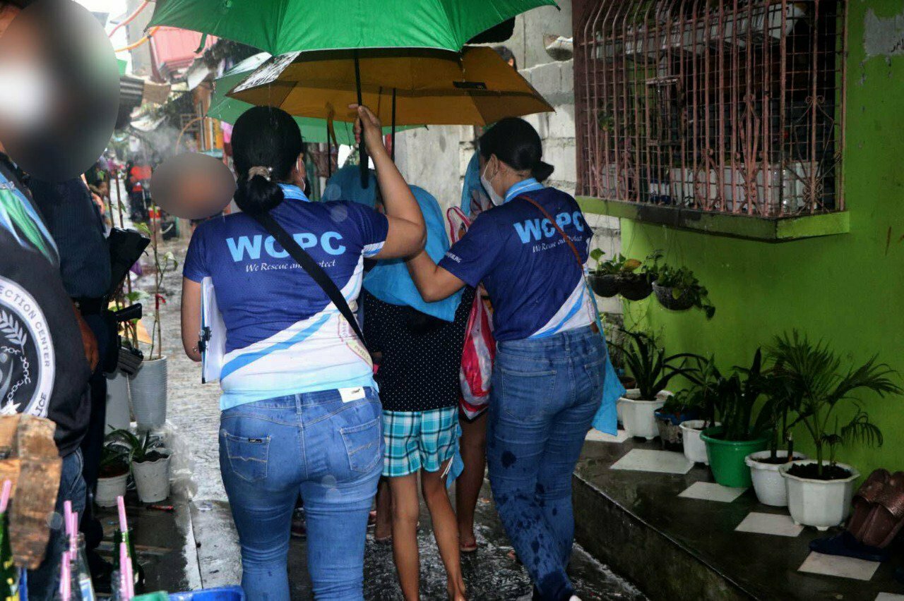WCPC operatives escort young victims Photo by original